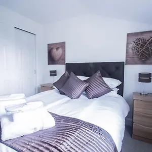  Apartment Woodlands Luxury 4 Bedroom Townhouse Cults